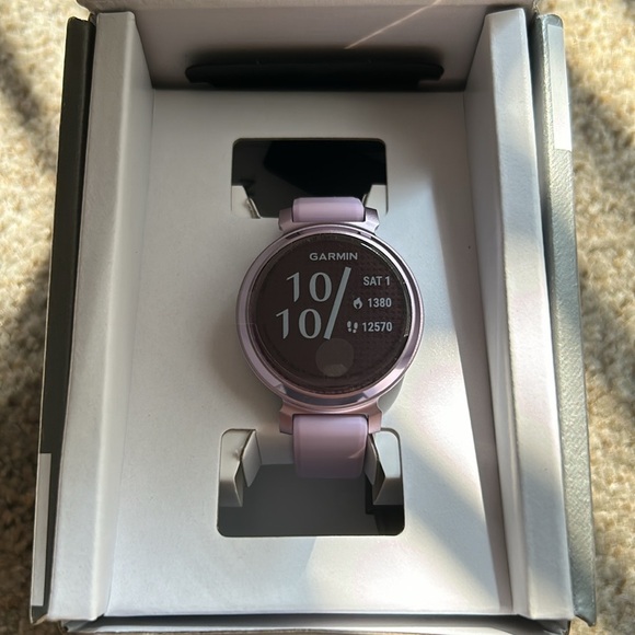 NWT/NIB Garmin Lily 2 Lavender Smartwatch - Picture 2 of 4